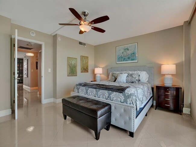 Building Photo - 4280 Galt Ocean Dr