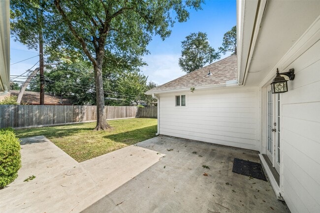 Building Photo - 10170 Hanka Dr
