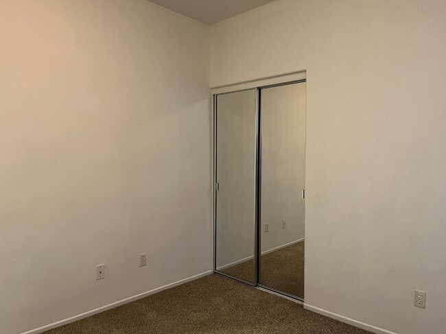 Building Photo - 3 bedroom- 2 bath Home in Victorville!