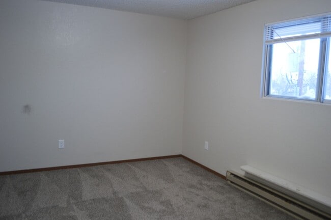 Building Photo - Centrally Located! Cute & Cozy 1 Bedroom 1 Bath