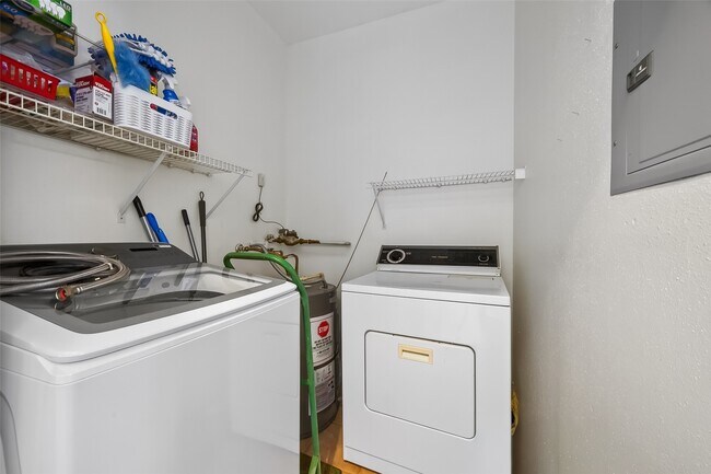 Building Photo - 1330 Old Spanish Trl