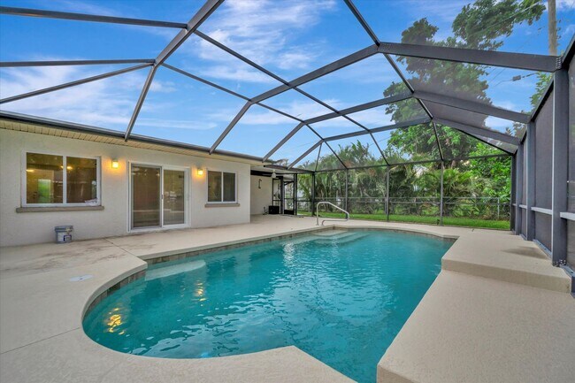 Building Photo - Beautiful 3-Bed / 2 Bath Pool Home in Sara...