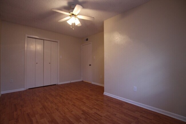 Building Photo - TOUR TODAY! Willow Park Town Homes- (Unit 20) 2 Bedroom Town house for Rent in Lindale!