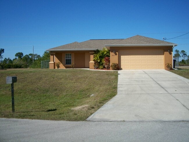 Building Photo - 4124 NE 8th Pl