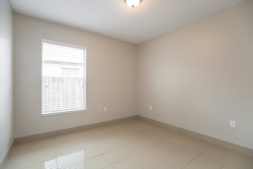 Building Photo - 467 Briar Bay Cir