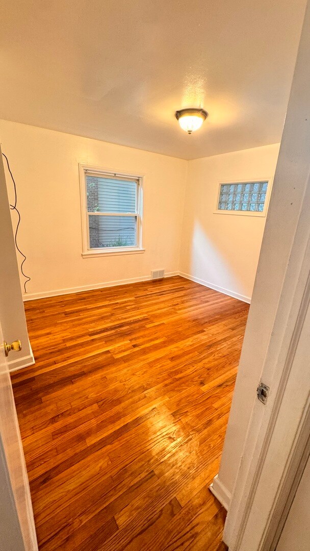 Building Photo - 5501 N California Ave