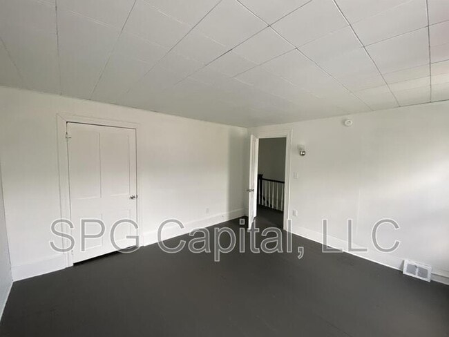 Building Photo - 340 S Second St