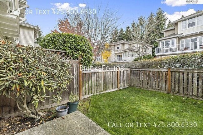 Building Photo - Prime Bellevue Location – Parkside Townhom...