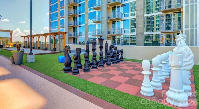 Building Photo - 640 N Church St