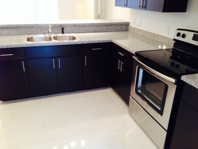 Building Photo - 1203 W Fig Ave