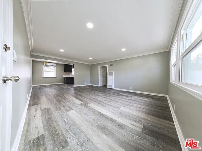 Building Photo - 582 Venice Blvd.