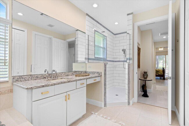 Building Photo - 9301 Briarcliff Trace