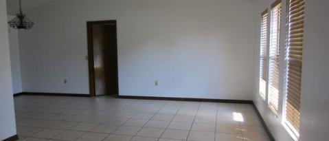 Building Photo - 2200 Oakview Cir