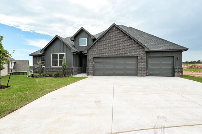 Building Photo - 6101 Kinnick Dr