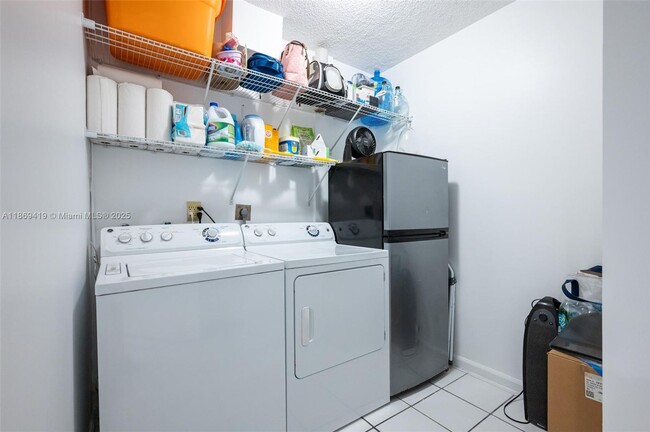 Building Photo - 3133 Coral Hills Dr