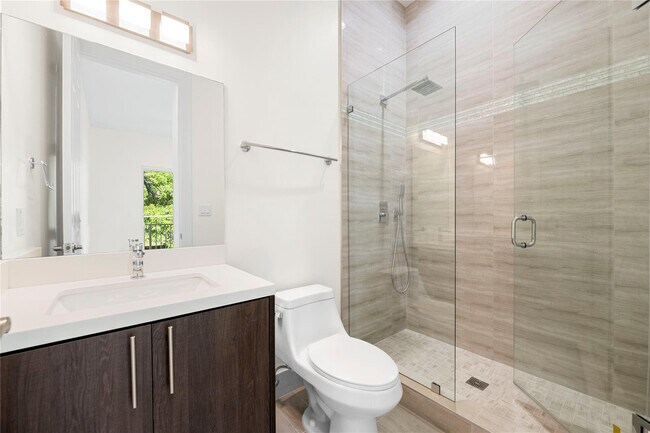 Building Photo - 1432 SW 4th Ave