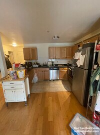 Building Photo - 34 Raymond St