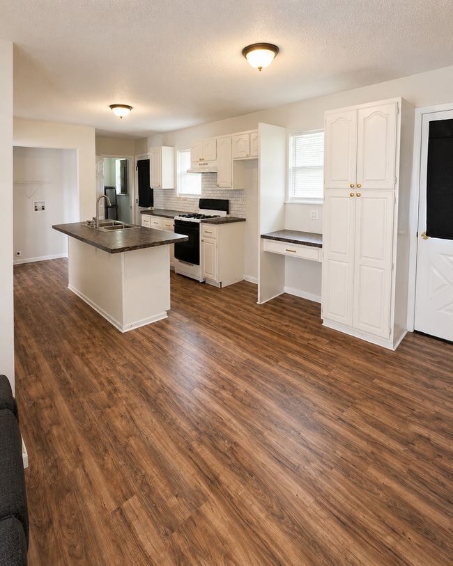 Building Photo - Beautiful 3BD/2BA