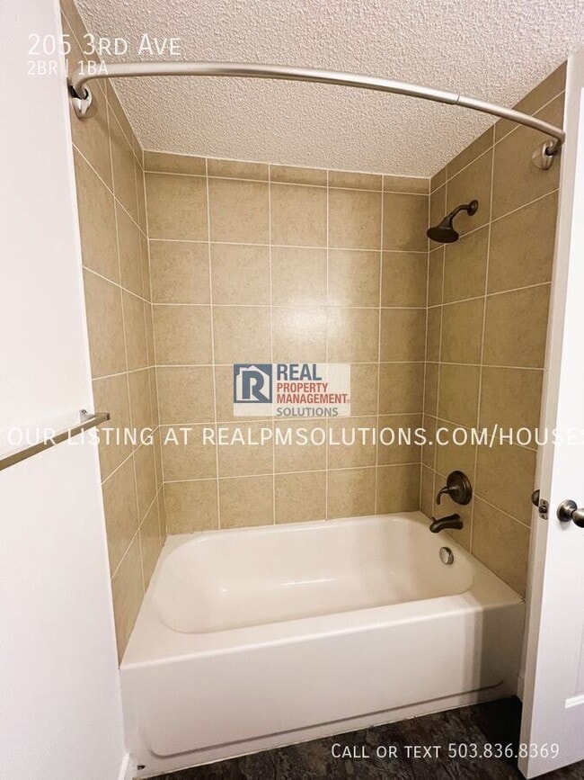 Building Photo - 205 3rd Ave