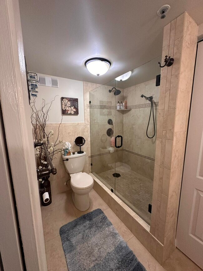 Building Photo - 180 Yacht Club Way