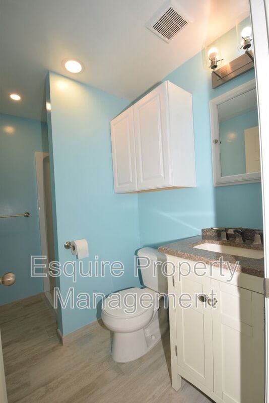 Building Photo - 138 Oak St