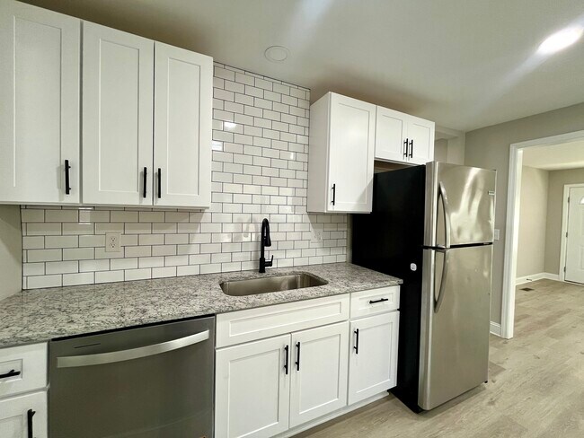 Building Photo - 812 Evening Shade Ln