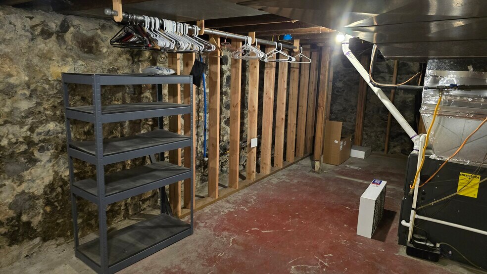 Building Photo - 826 S Ivory St