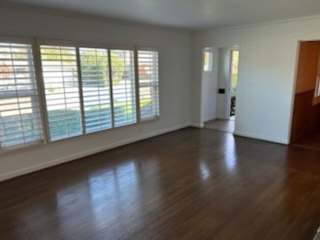 Building Photo - SHOWING SATURDAY 11/15 @ 11:30AM