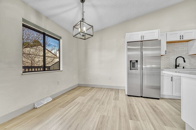 Building Photo - Bright & Updated 3-Bedroom Townhome in Desirable Cherry Creek School District