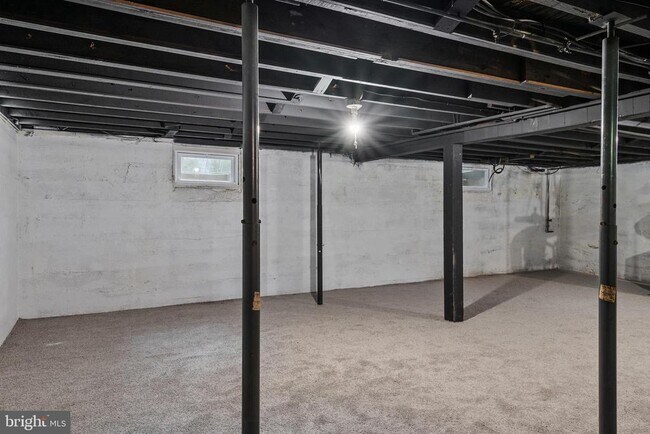 Building Photo - 6 Oak Ln SW