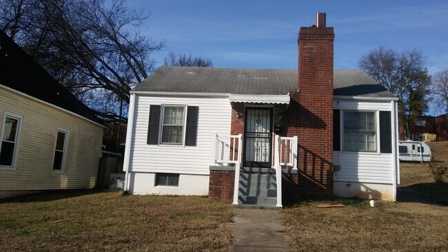 Primary Photo - Charming 2 Bedroom Rental with Fresh Updates