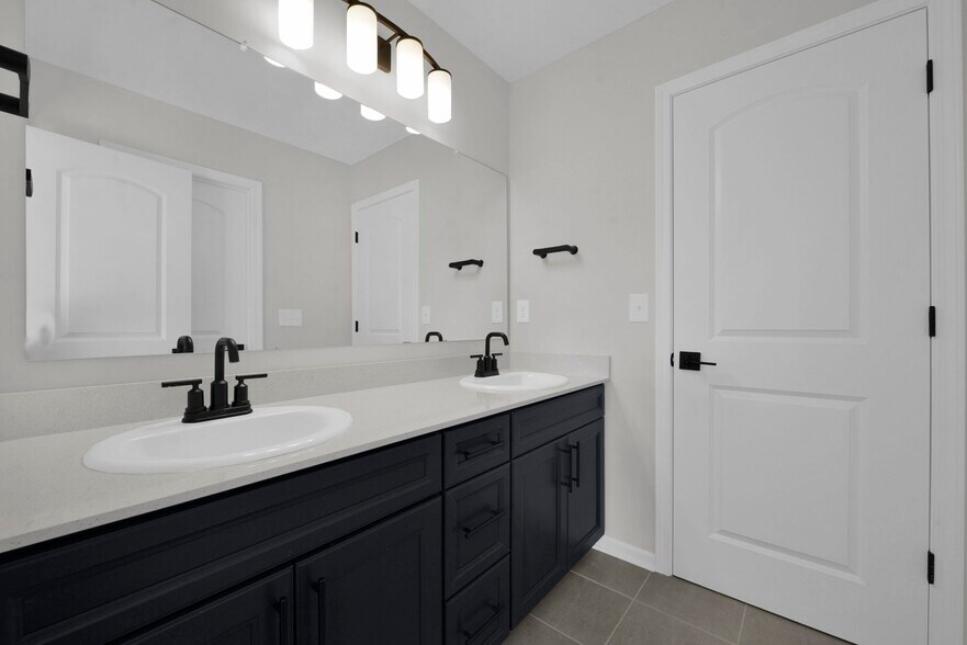 Building Photo - 12065 Landon Dr