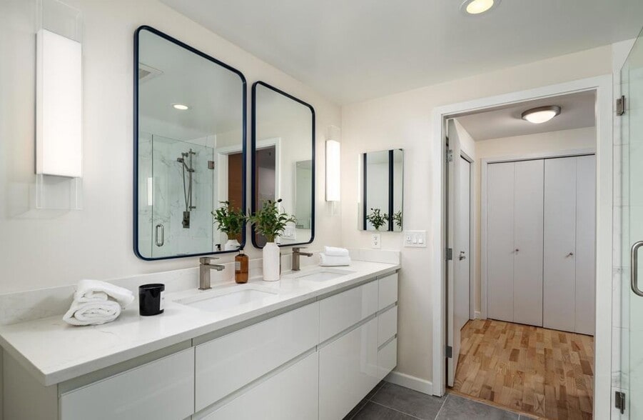 Building Photo - 1431 Pacific Hwy