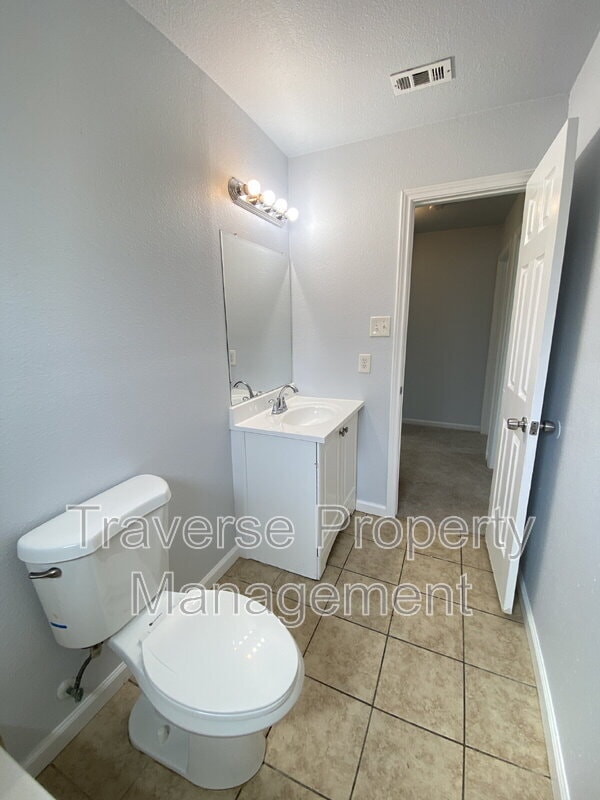 Building Photo - 2420 Springridge Dr