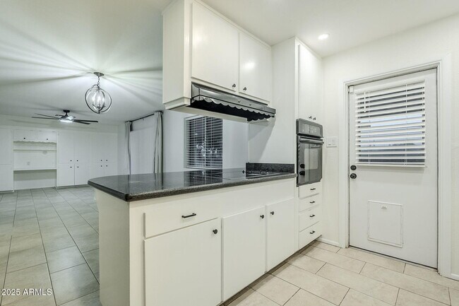 Building Photo - 125 E Papago Dr