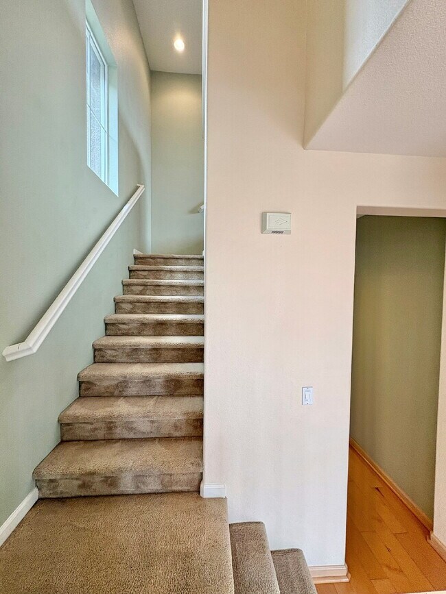 Building Photo - 50% off your first month’s rent move-in special! Spacious 4BR / 2.5BA Home in Pittsburg