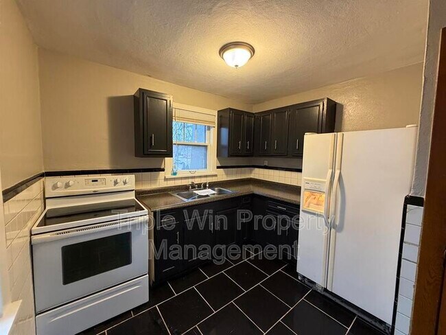 Building Photo - 6206 Evergreen Blvd