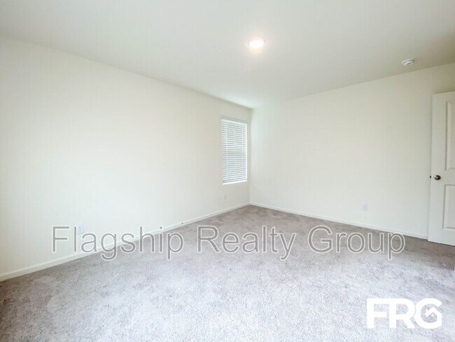 Building Photo - 300 Kenison Way
