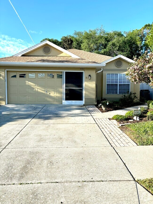 Building Photo - 4501 Golf Club Ln