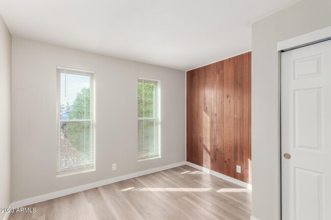 Building Photo - 3037 S Country Club Way