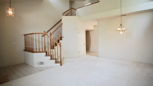 Building Photo - 1323 Chessington Dr