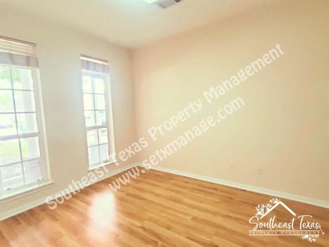 Building Photo - 7920 Buttercup Ln