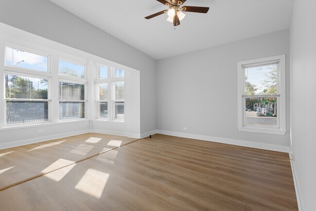 Building Photo - 7600 N Sheridan Rd
