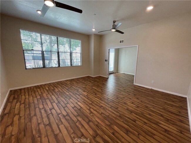 Building Photo - 501 W Maple Ave