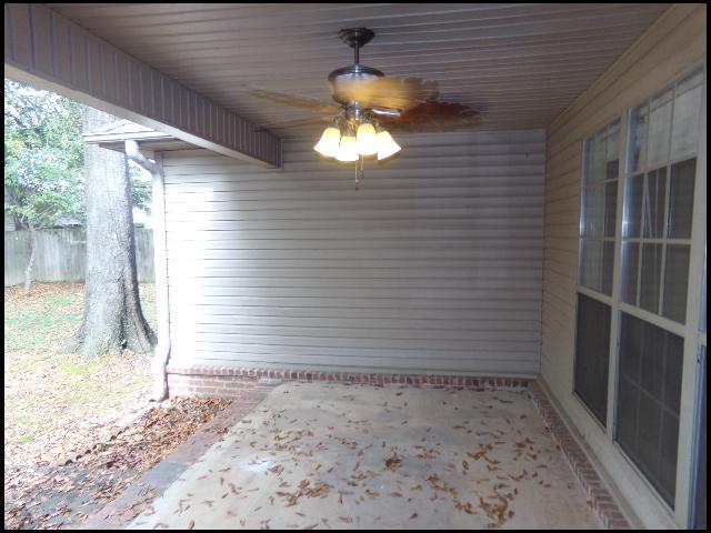 Building Photo - 303 Hidden Meadows Dr