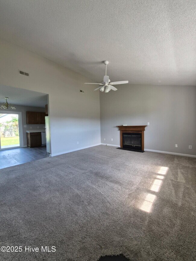 Building Photo - 204 Zachary Ln