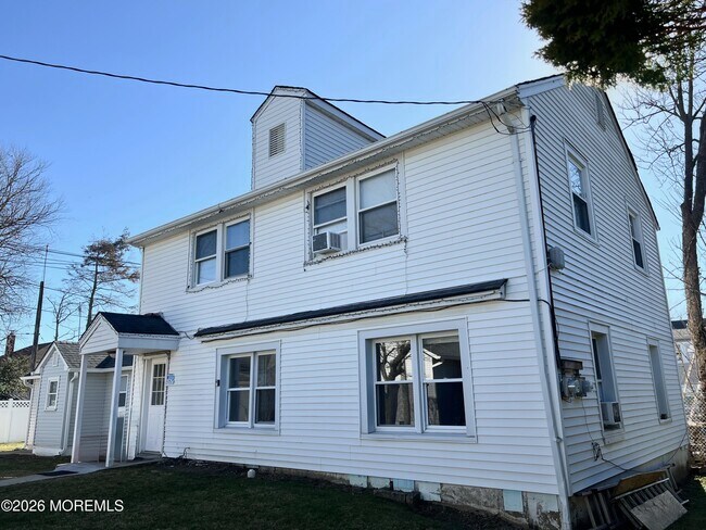 Building Photo - 246 7th Ave