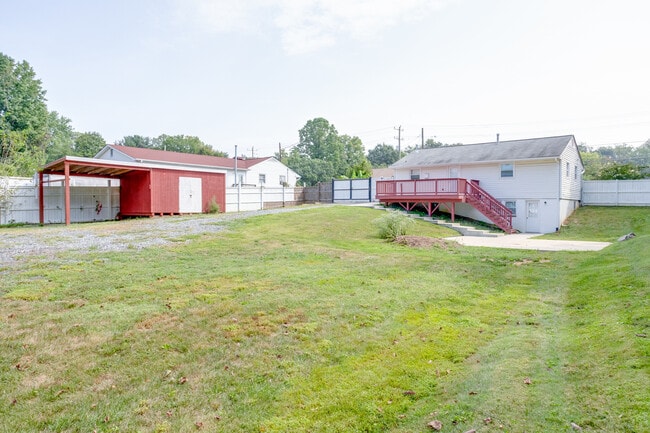 Building Photo - 5024 Backlick Rd