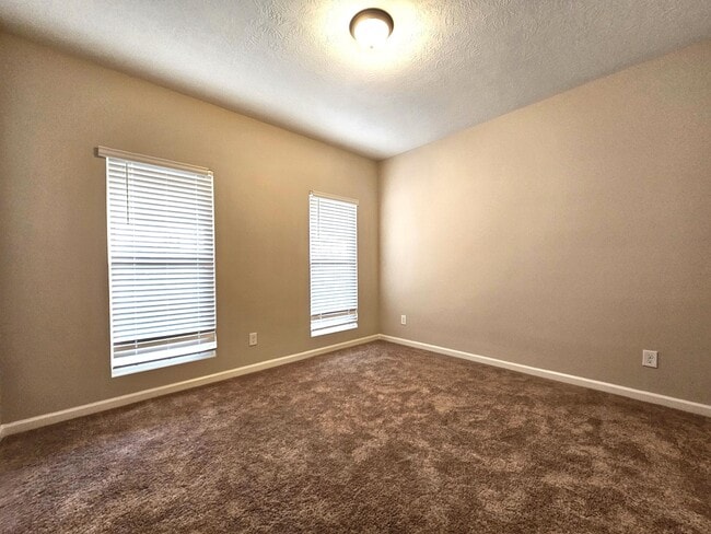 Building Photo - 3103 Easton Dr