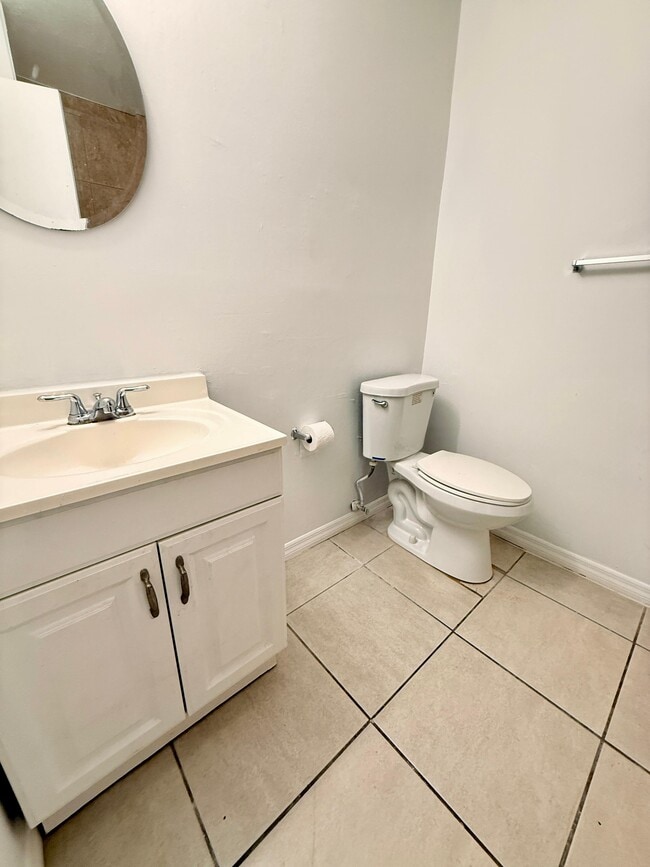 Building Photo - 3321 Farragut St